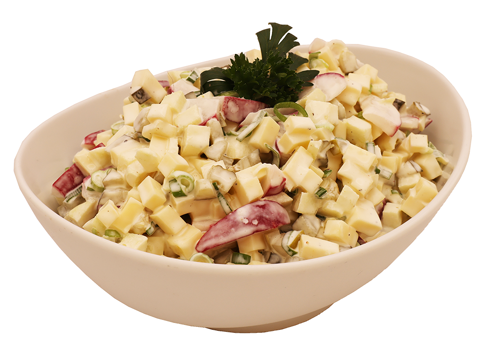 Bergkäsesalat an den Vorwerk Podemus Frische-Theken zubereitet: mit Bergkäse, sauren Gurken, Apfel, Radieschen, Lauchzwiebel und Mayonnaise